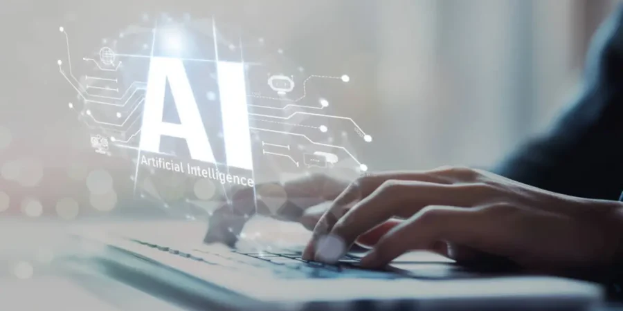 Persona usando computadora con inteligencia artificial para crear contenido y generar ingresos