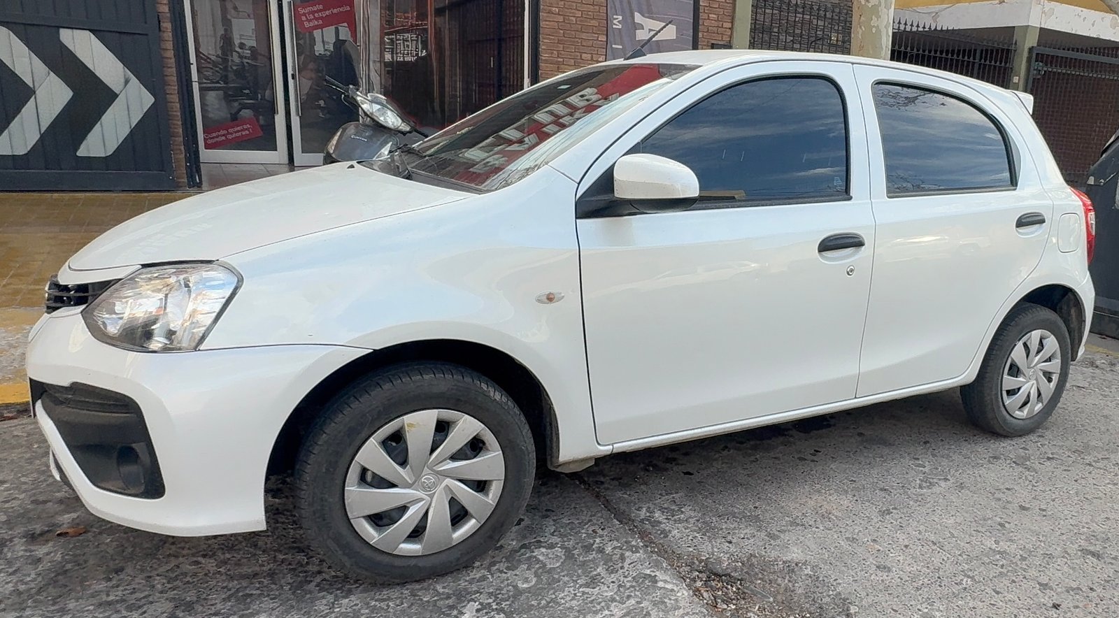Toyota Etios X 2023